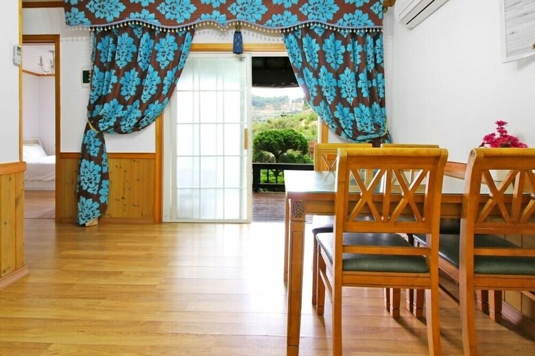 Pension Roseway