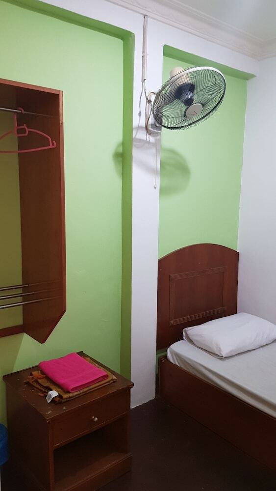 Oyo 89784 Impiana Hotel