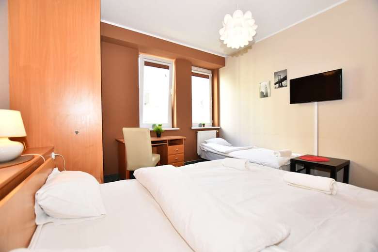 Hostal Dukes Aparthostel - Old Town