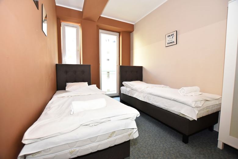 Hostal Dukes Aparthostel - Old Town