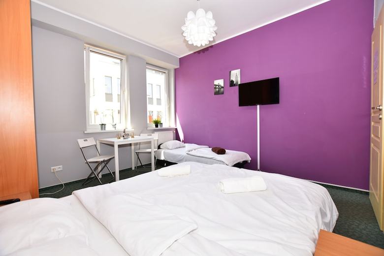 Hostal Dukes Aparthostel - Old Town