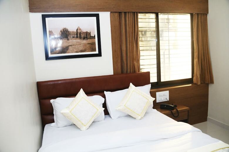 Hotel Crystal Luxury Inn
