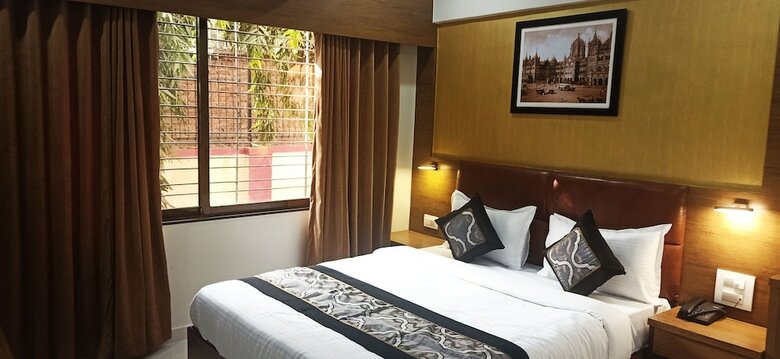 Hotel Crystal Luxury Inn