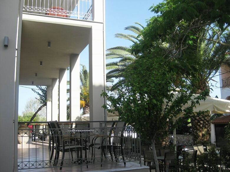 Achilles Hotel