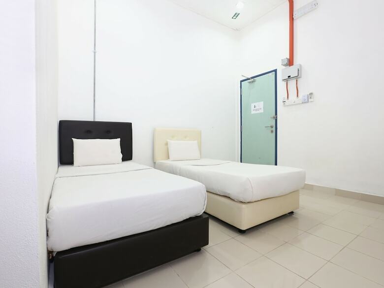 Spot On 89778 Aisy Hotel