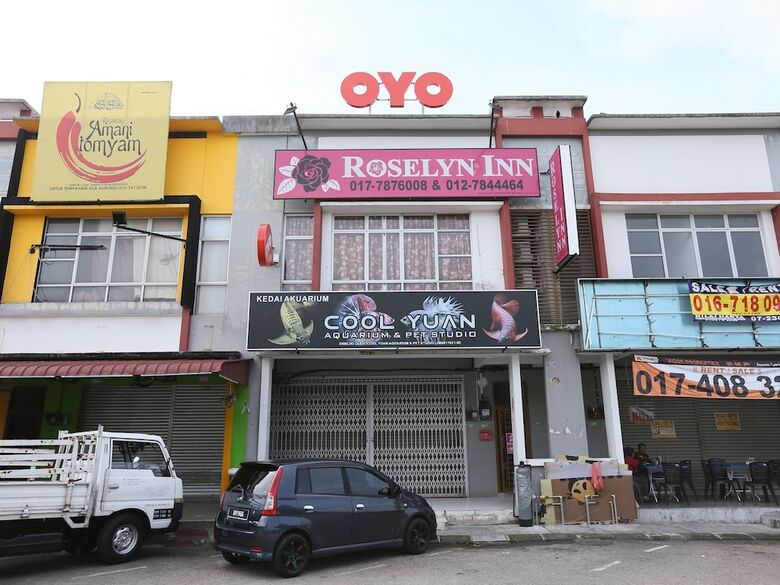 Hotel Oyo 89772 Roselyn Inn