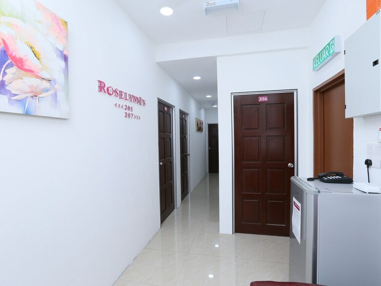 Hotel Oyo 89772 Roselyn Inn