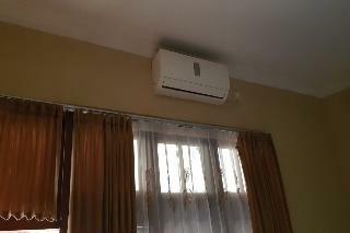 Hostal Oyo 2320 Hotel Charvita