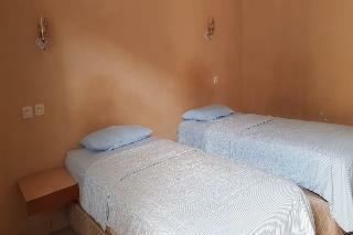 Hostal Oyo 2320 Hotel Charvita