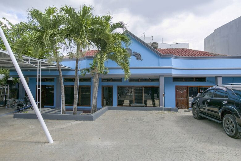 Hostal Oyo 2320 Hotel Charvita