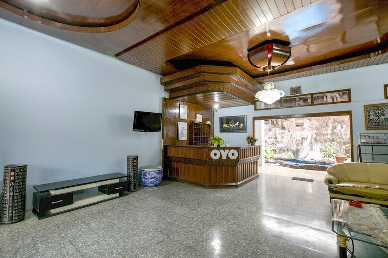 Hostal Oyo 2320 Hotel Charvita