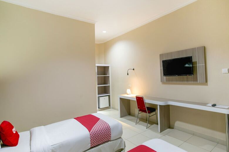 Hostal Oyo 2320 Hotel Charvita