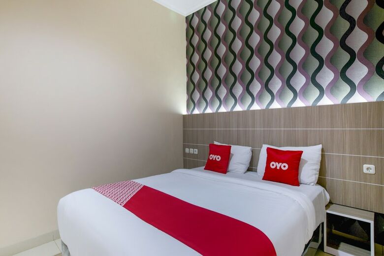 Hostal Oyo 2320 Hotel Charvita
