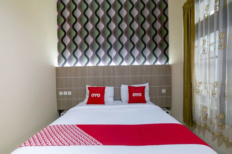 Hostal Oyo 2320 Hotel Charvita
