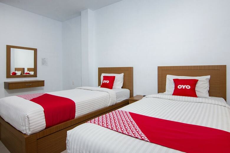 Oyo 2208 Thyesza Hotel