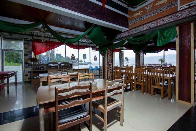 Oyo 2208 Thyesza Hotel
