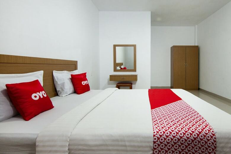 Oyo 2208 Thyesza Hotel
