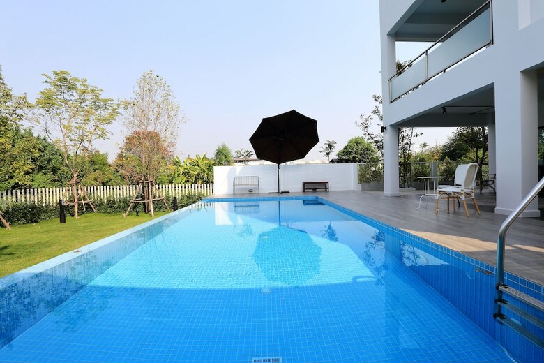 Port Canary Hotel