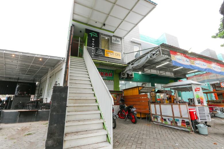 Hostal Spot On 2332 D'green Homestay