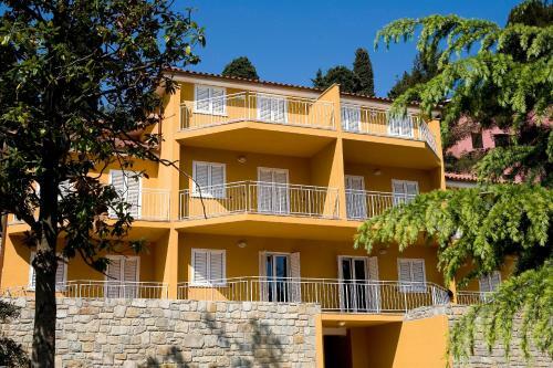 Apartamentos Villa Maia