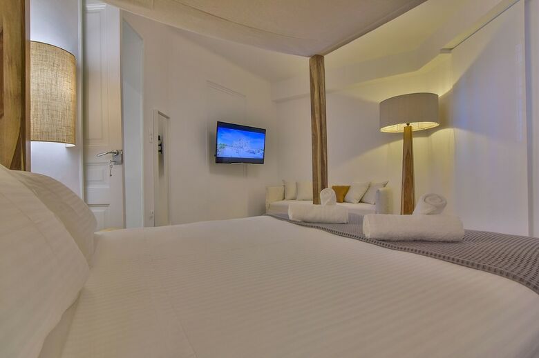 Hotel Art Pantheon Suites In Plaka