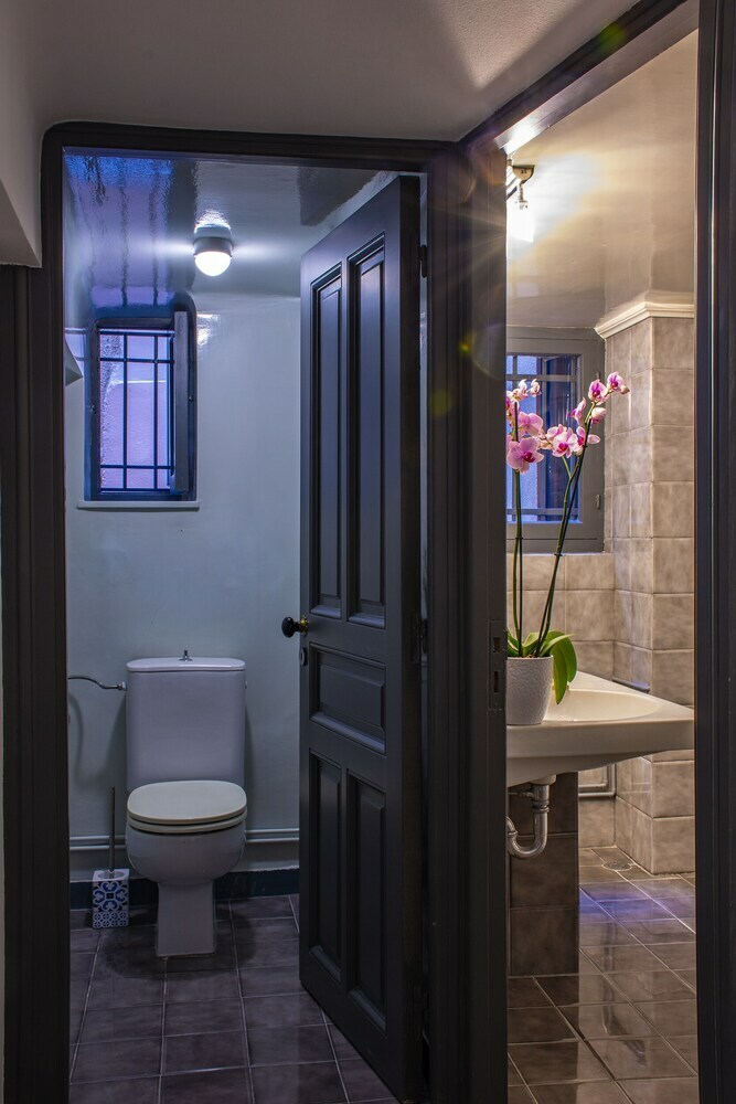 Hotel Art Pantheon Suites In Plaka