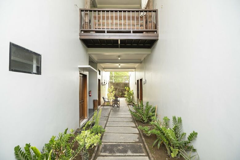 Hostal Oyo 2417 Panen House