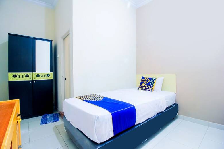 Hostal Spot On 2370 Berkah Homestay Syariah