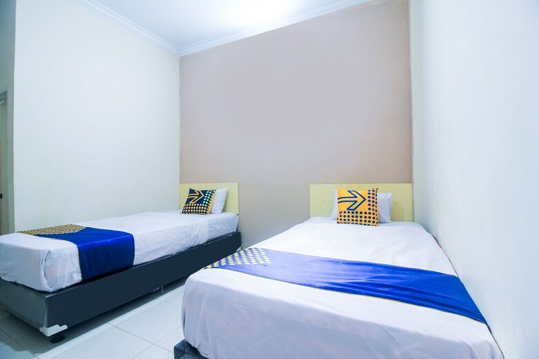 Hostal Spot On 2370 Berkah Homestay Syariah
