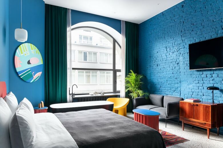 P 17 Hotel