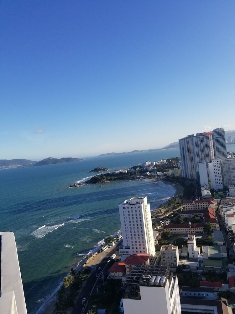 Luxury Scenia Bay Apartment With Seaview