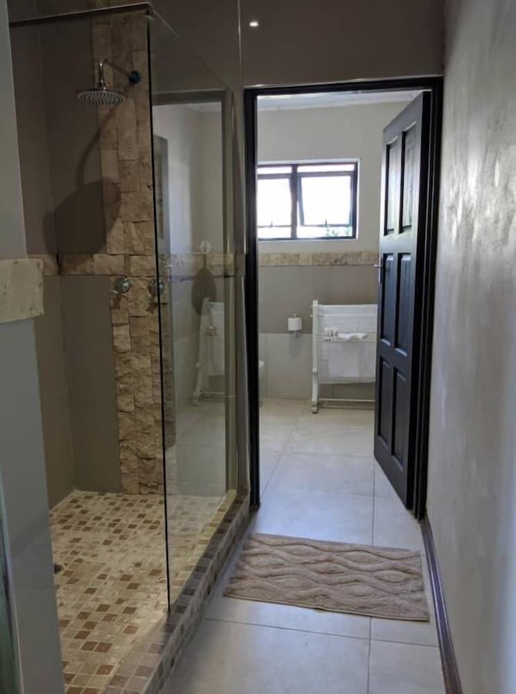 Bed & Breakfast Chobe Poolside Suites