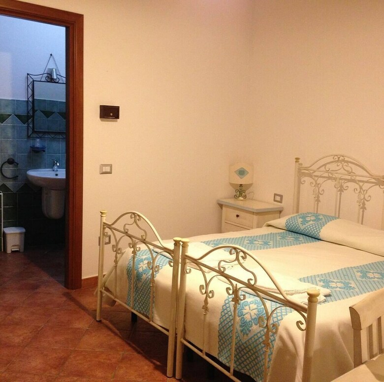 Bed & Breakfast Santu Bainzu Guest House