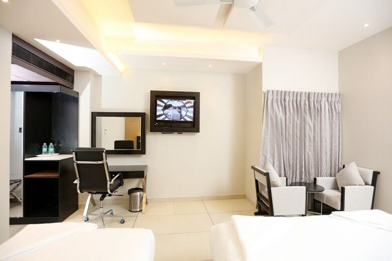 Hotel Lnb Residency