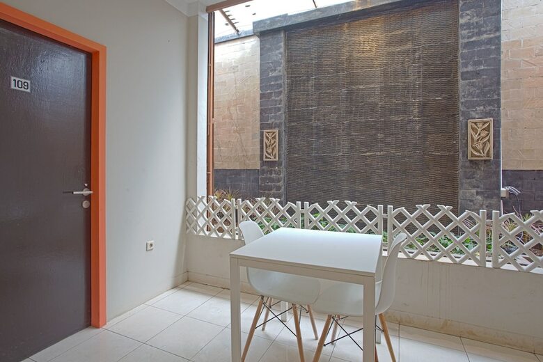Hostal Oyo 2443 Inn Joy