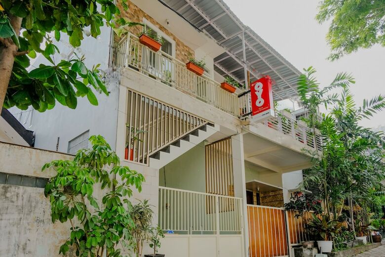 Hotel Oyo 2376 Tiara Family Residence