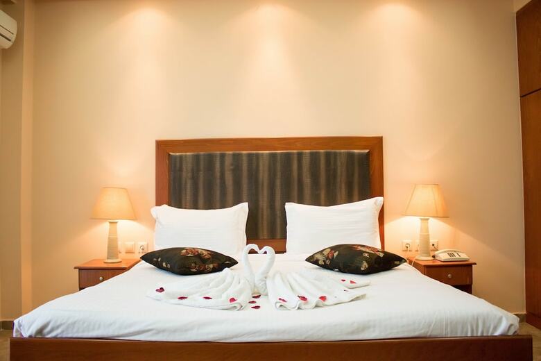 Americana Hotel