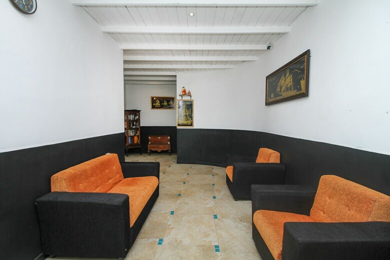 Oyo 523 Royal Hotel