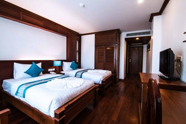 Hotel The Palm Bay Resort