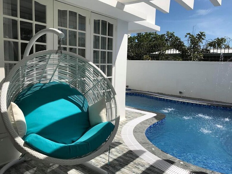 Kat Villa