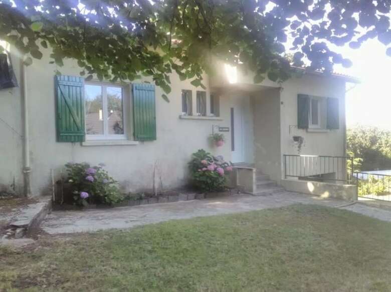 Bed & Breakfast Chez Black And White