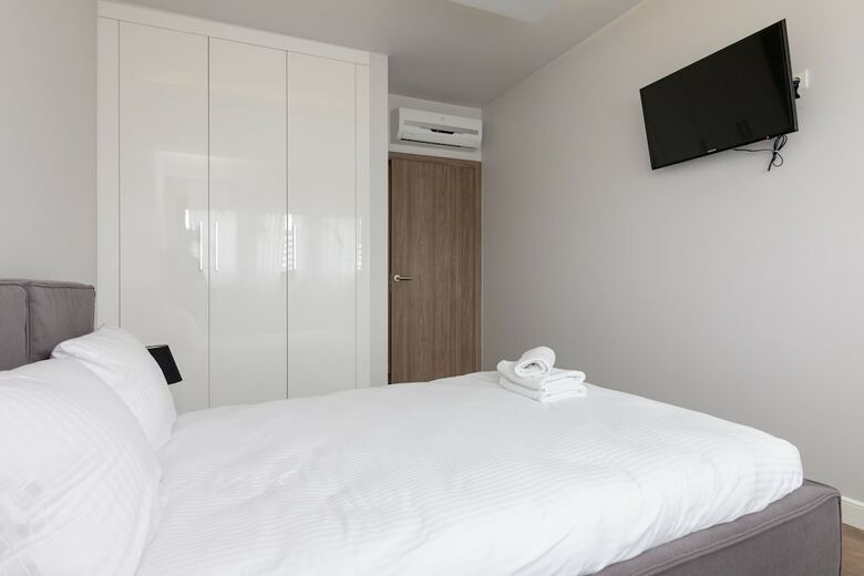 Oxygen Residence Spacious Apartment