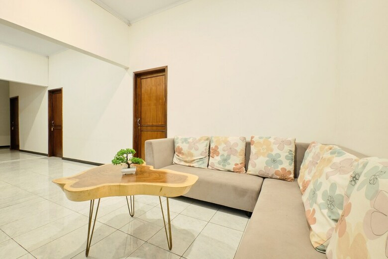 Hostal Oyo 2519 Mayang Garini