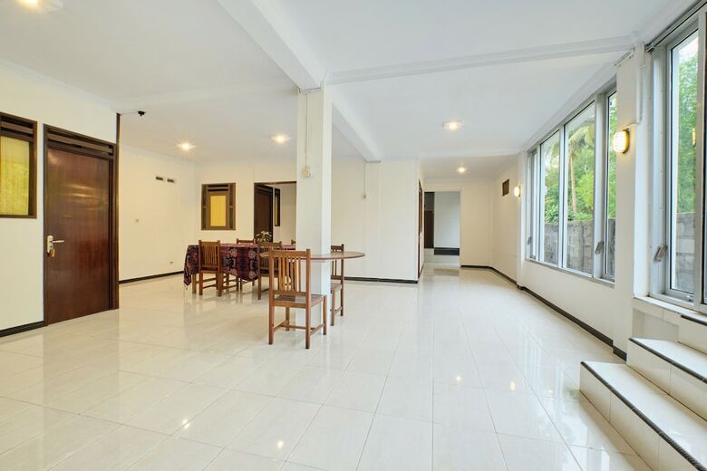Hostal Oyo 2519 Mayang Garini
