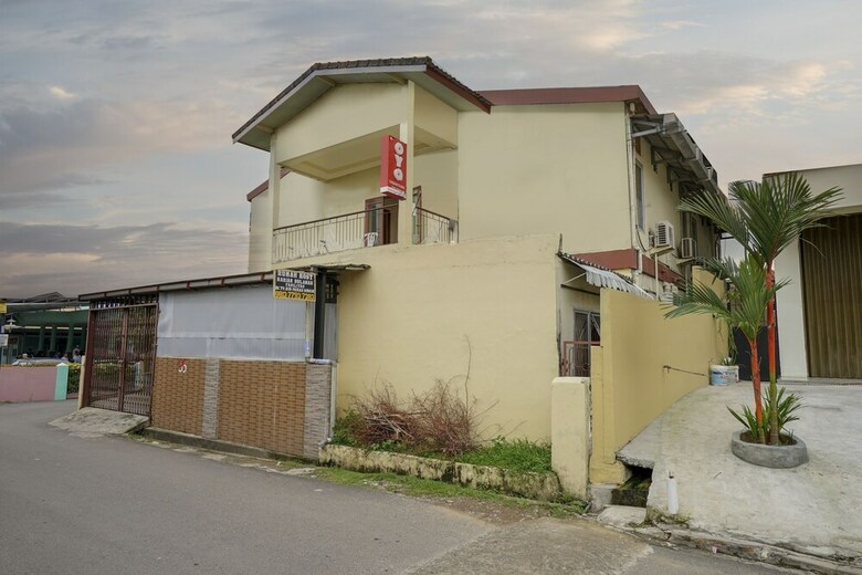 Hostal Oyo 2502 Triantama Kost Syariah