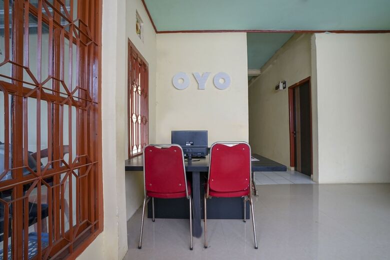 Hostal Oyo 2502 Triantama Kost Syariah