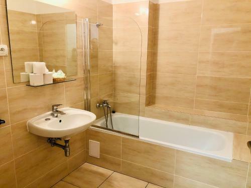 Hotel & Penzi�n Grand Matej