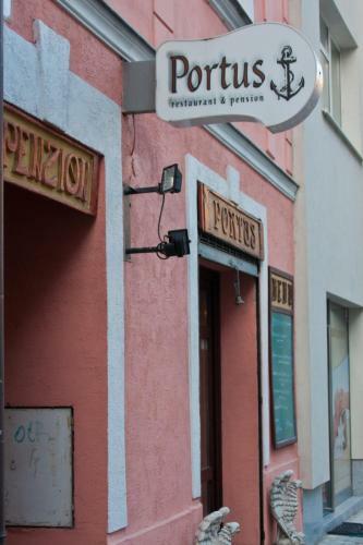 Hostal Penzion Portus