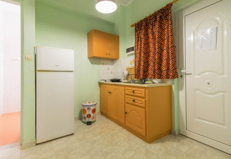 Ni-mar Studios & Apartments