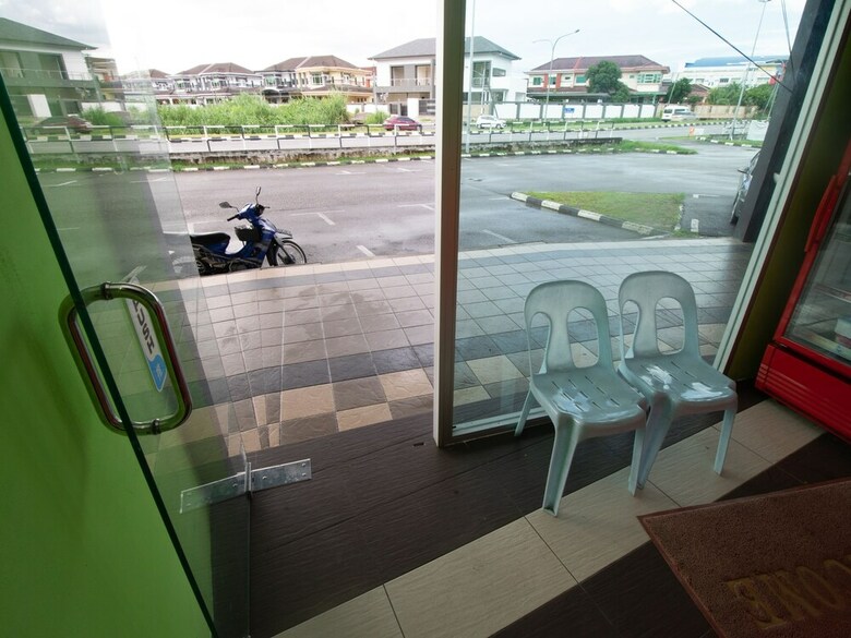 Hotel Oyo 89840 69 Room 4 Stay